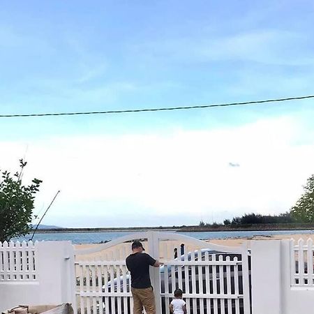 הוילה Kampong Nail Sea Kecil Tiny House Near Jetty Of Kuala Besut מראה חיצוני תמונה
