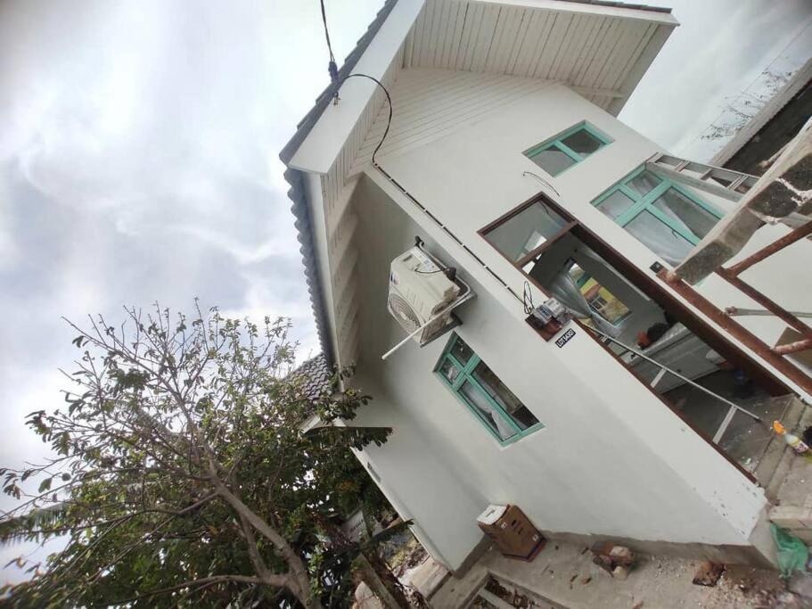 הוילה Kampong Nail Sea Kecil Tiny House Near Jetty Of Kuala Besut מראה חיצוני תמונה